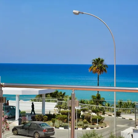Villa Seafront Protarász