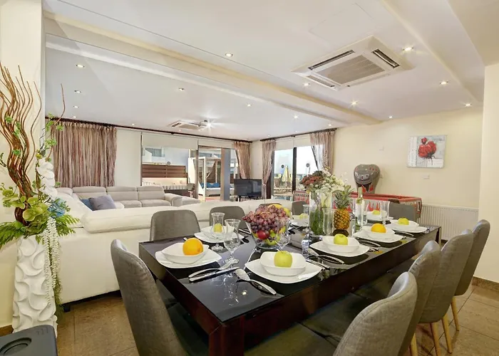 Seafront Πρωταράς